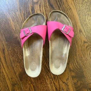 Birkenstock Fuchsia Buckle Slides